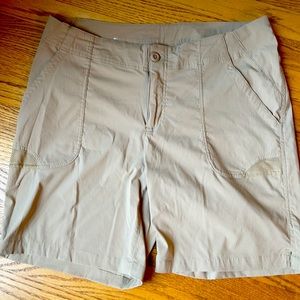 Columbia size 14 khaki athletic shorts